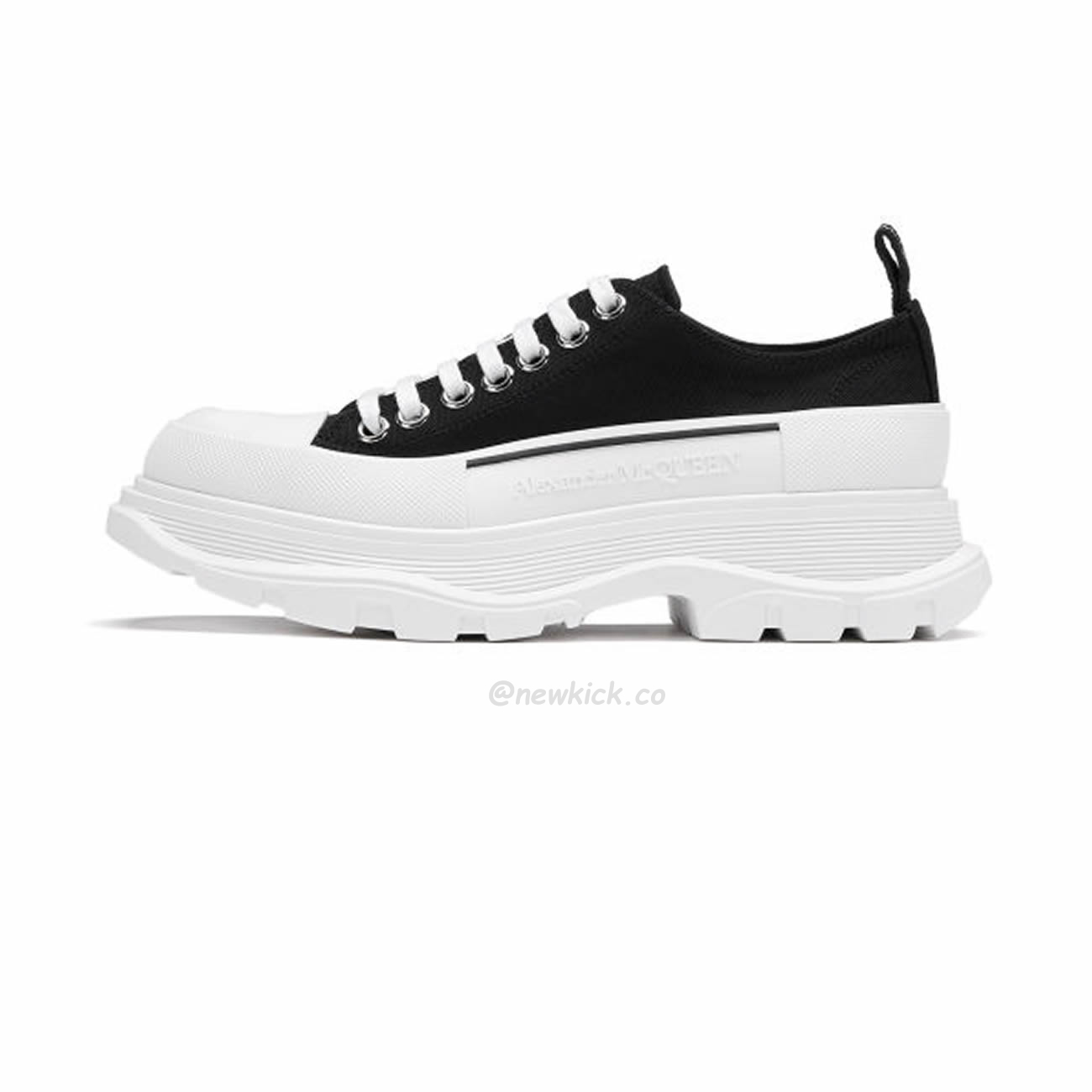 Alexander Mcqueen Tread Slick Low Lace Up Black White (1) - newkick.app